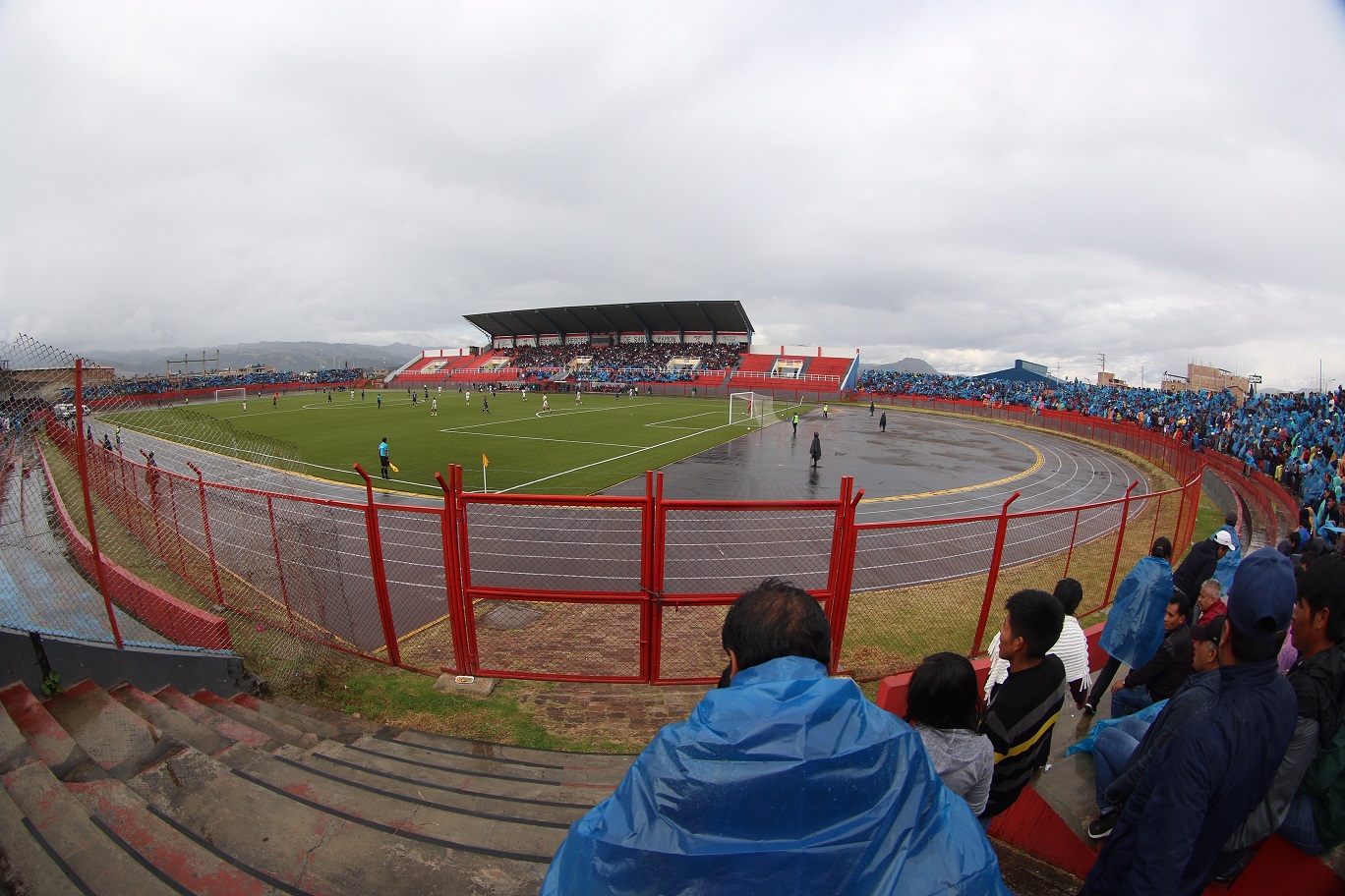 En este momento estás viendo Estadio Héroes de San Ramón de Cajamarca reabrió sus puertas con nuevo campo